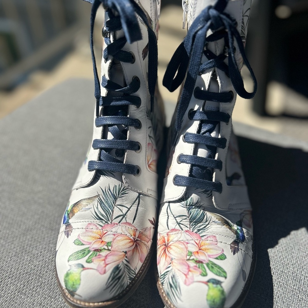 Unity in Diversity Liberty Leather Lace-Up Side Zipper Boots
